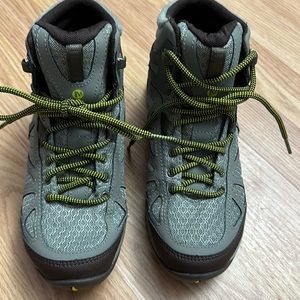 Merrell hiking boots size 6 New without box